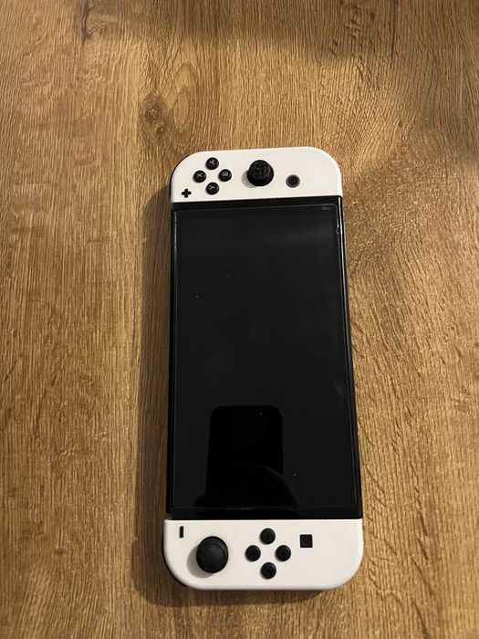 Nintendo Switch OLED Alb + Joc FC25 + Accesorii – Stare Excelentă