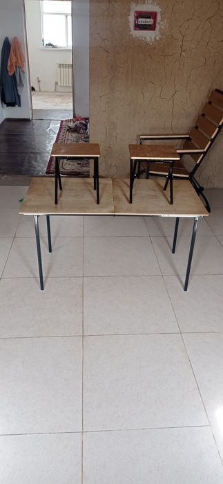 Складной стол и табурет продается