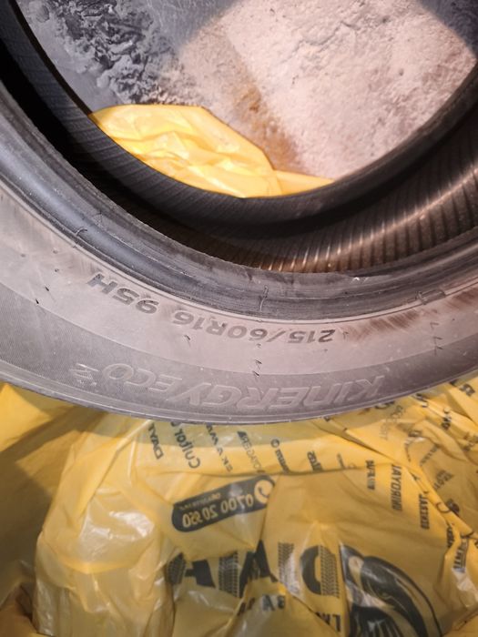 Продавам 4броя летни гуми215/60/16, 2броя Debica, 2броя Hankook,супер
