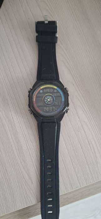 Часы электронные..