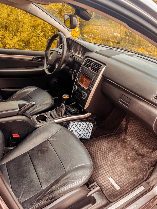Mercedes-Benz B 200