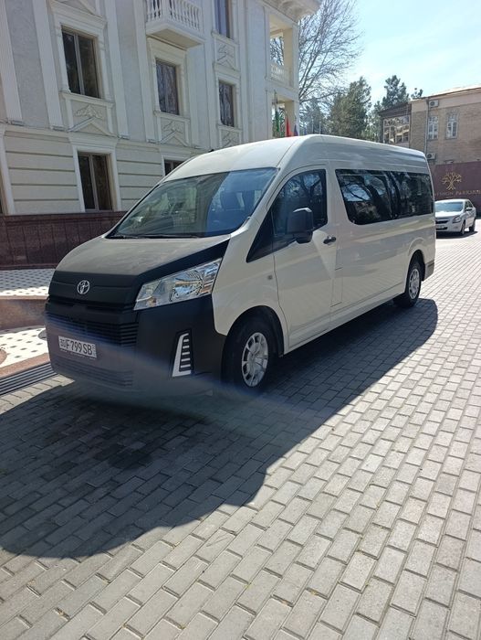 Microavtobus Toyota HiAce микроавтобус