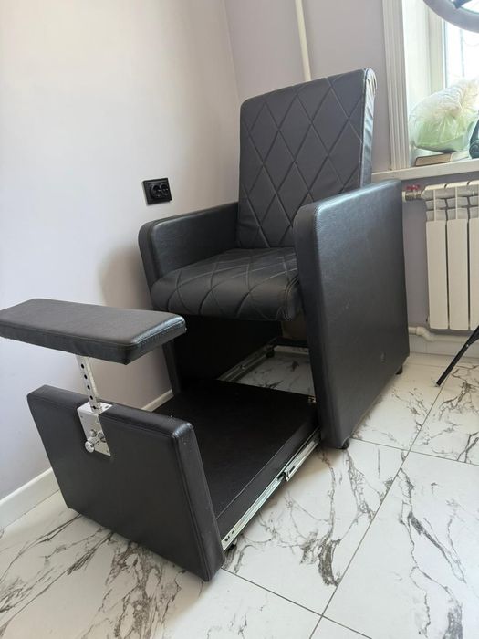 Продаю педикюрное кресло