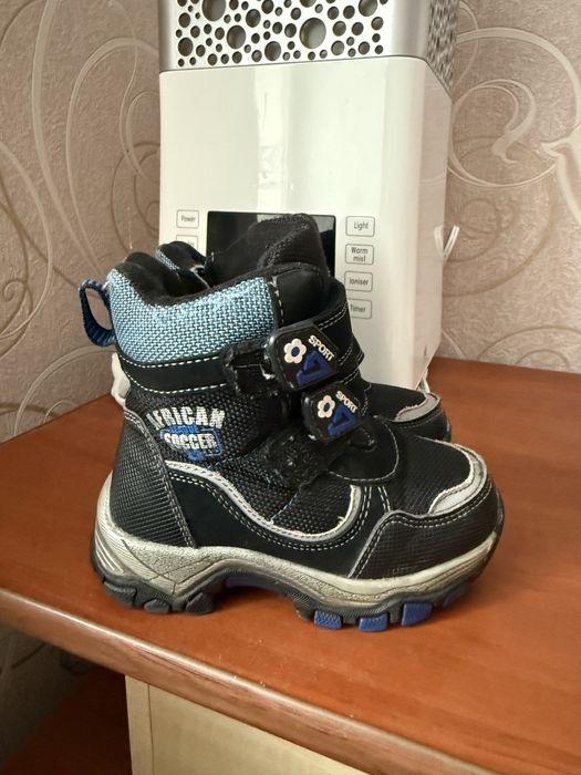 Продам детские зимние ботинки