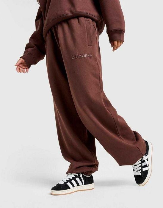 Спортен панталон adidas Originals Essentials в кафяво изчистен дизайн