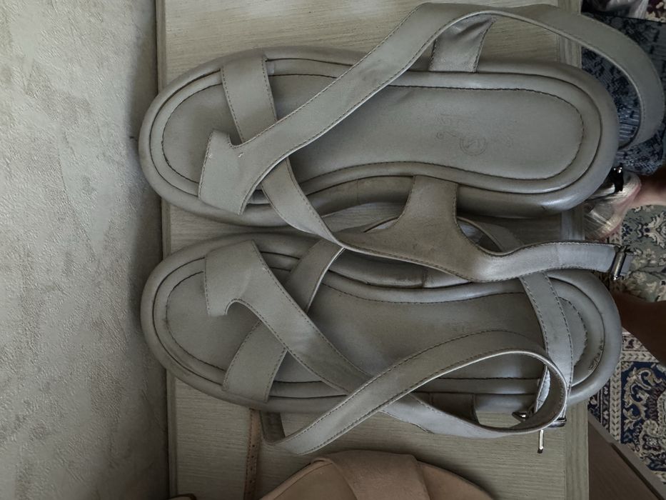 Продам женскую обувь