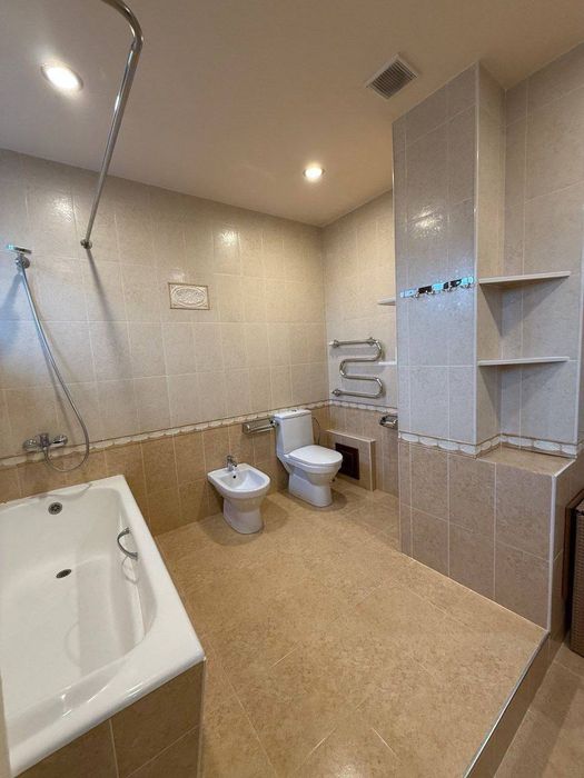 Продается 5ти ком квартира, ЖК Габус, ор-р: Госпиталка массив, 140м²