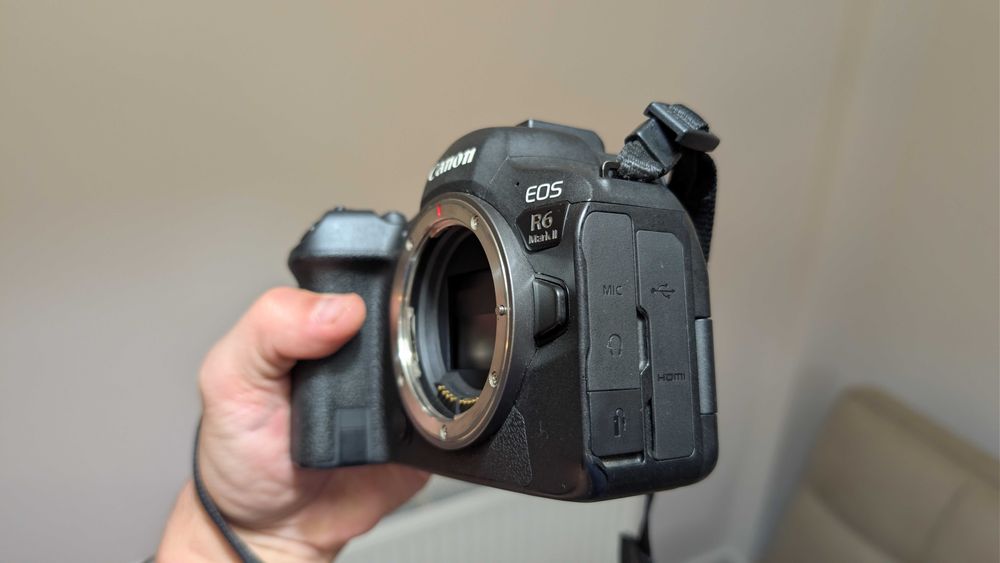 Canon R6 Mark II (Body) - Като нова - Батерия LP-E6P