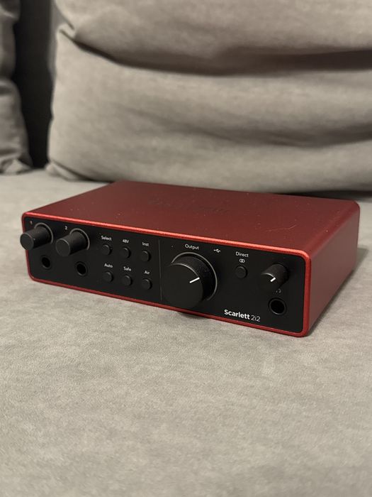 Звуковая карта Focusrite Scarlett 2i2 4th Gen