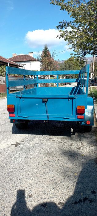 Продавам товарно ремарке