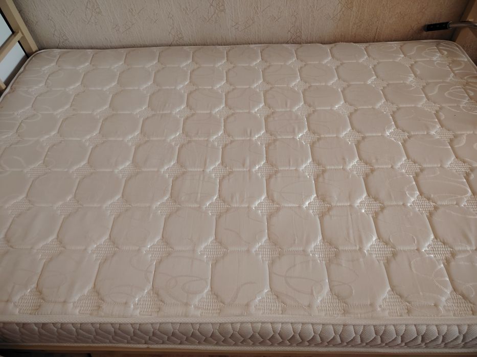 Продам двухярусную кровать