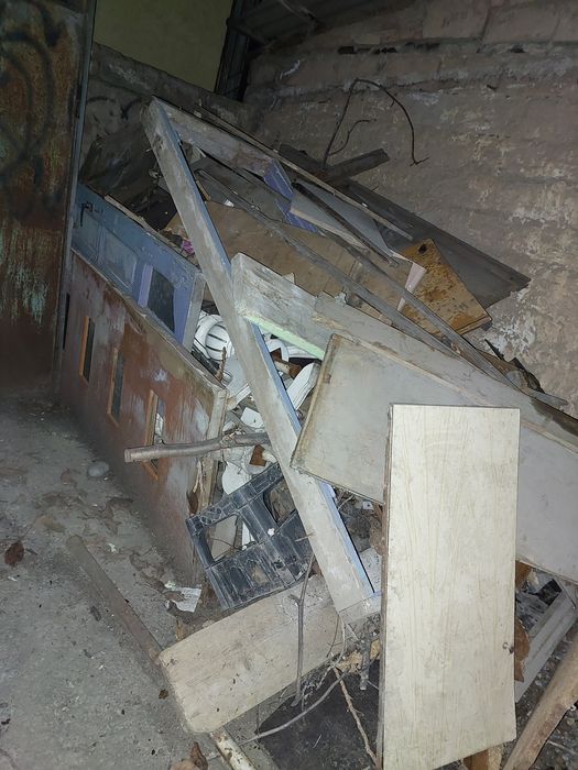 Много.Отдам даром дрова. Самовывоз.