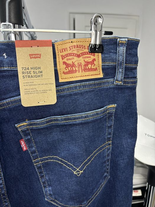 Levi’s 724 High Rise Slim Straight Чисто нови с етикети