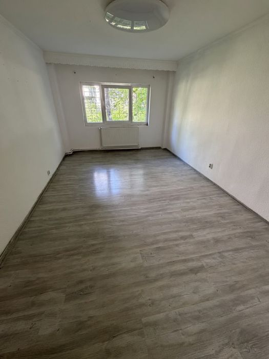 Urgent:Vand apartament 3 camere decomandate