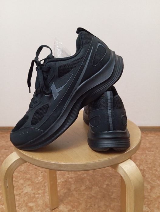 Продам новые кроссовки Xtep