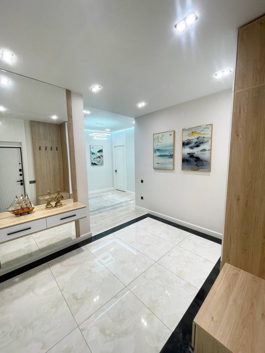 Продается квартира новостройка  ж/к E-ONE на против Piramit tower