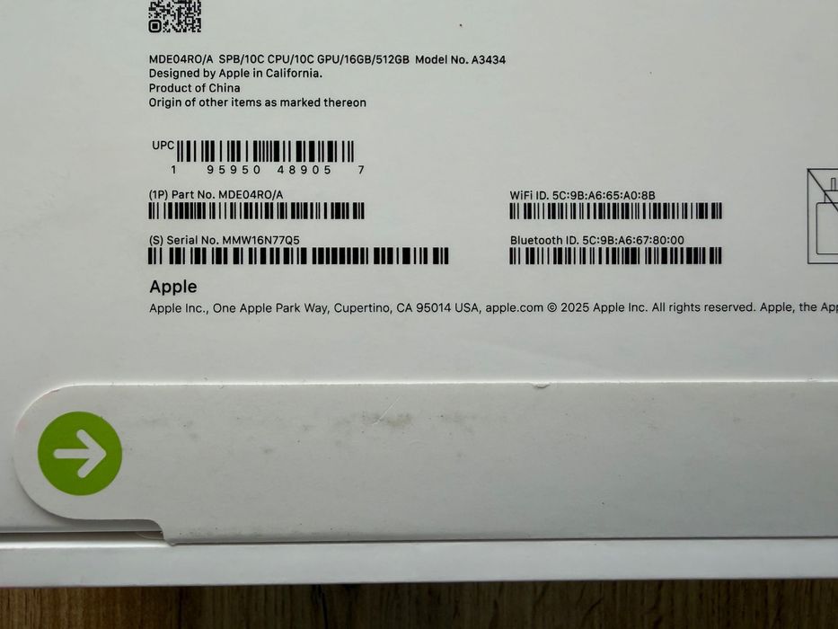 ЧИСТО НОВ MacBook Pro 14" M5 10-CPU, 10-GPU, 16GB RAM, 512GB SSD