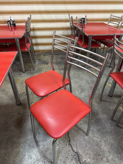 Kafe uchun stol va stul