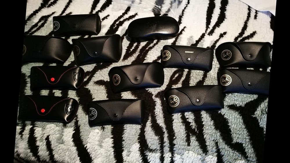 Калъфи за очила - нови, различни марки Ray Ban, RedBull, Guess, Police