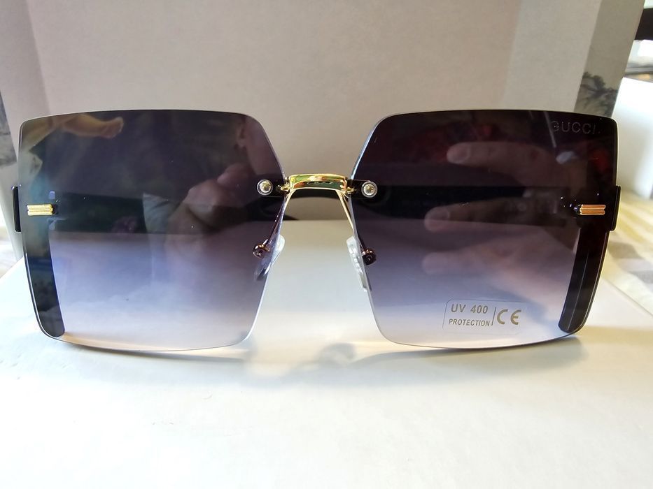 Ochelari de soare Gucci.