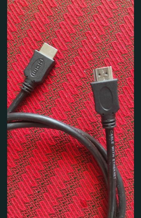 Cablu HDMI original în perfectă stare de funcționare.
