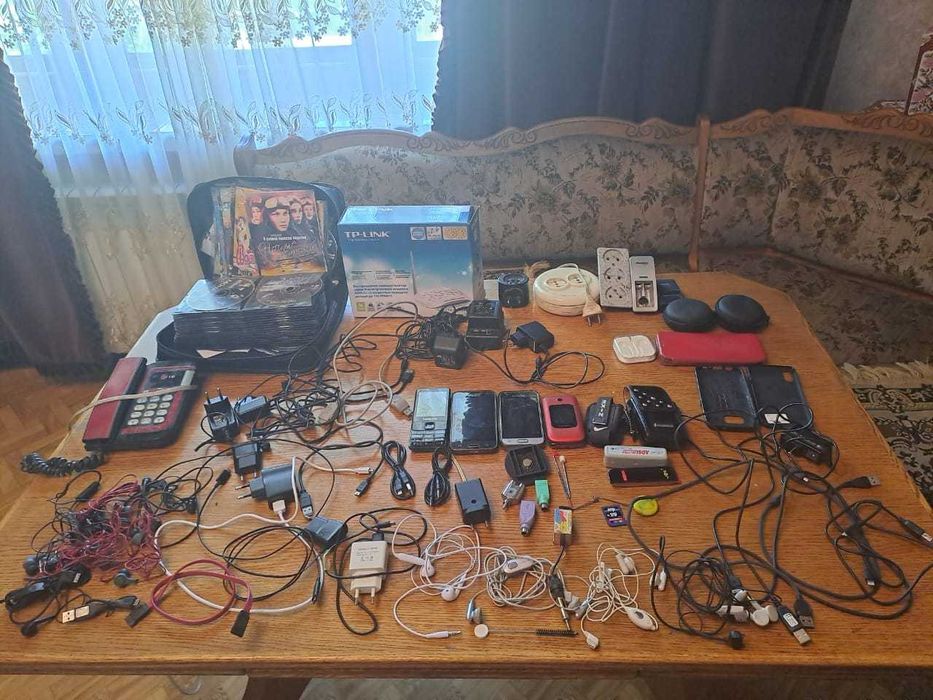 Розетки для телефона, телефоны