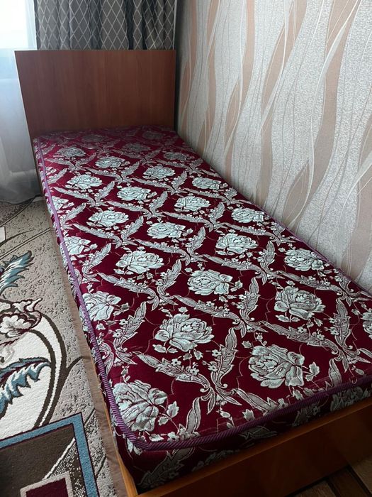 Продам две одноместные кровати с матрасом