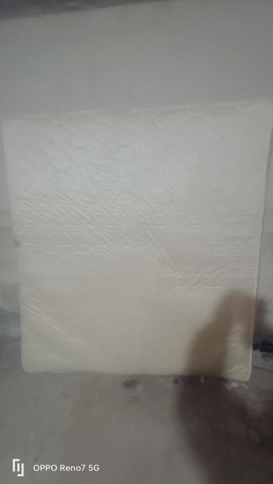 Продам матрац в хорошем состояний