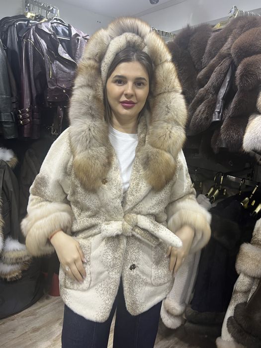 Haina din balana de vulpe cu material Alcantara
