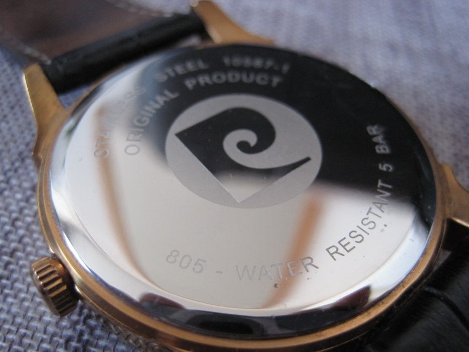 Позлатен Стилен мъжки часовник Pierre Cardin!!!