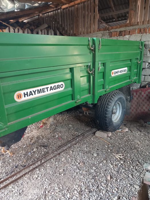 Vand remorca basculabila pentru tractor de 5 tone