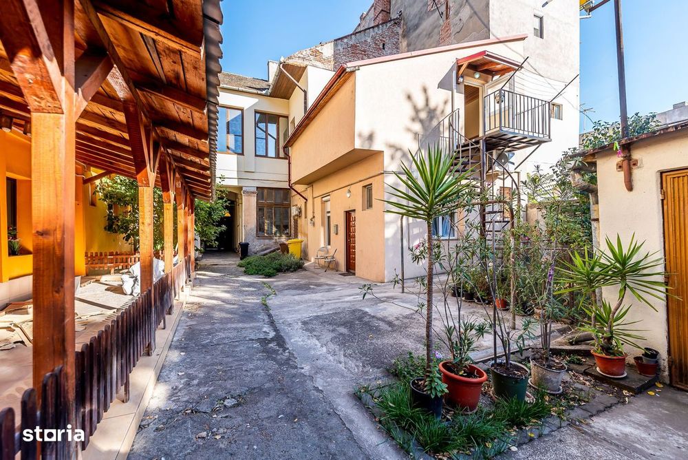 Apartament în Piața Catedralei pe două niveluri în Arad.