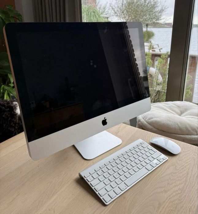 Apple iMac 21.5inch / 3.06Ghz / 4Ram / 1TB / Клавиатура и мишка