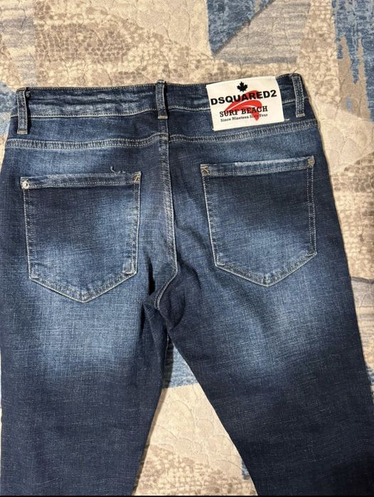 Blugi dsquared, noi fără eticheta