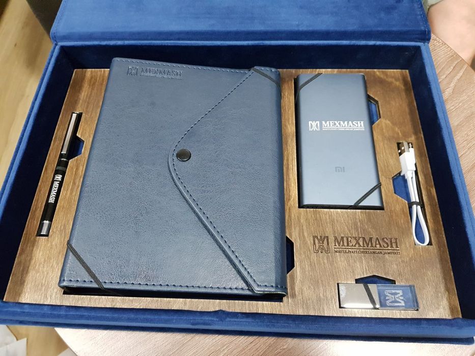 Предоставляет услуги корпоративных подарков, печатаем на уф на всем