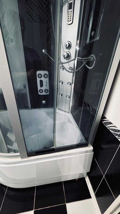 Душевая кабинка с массажем
