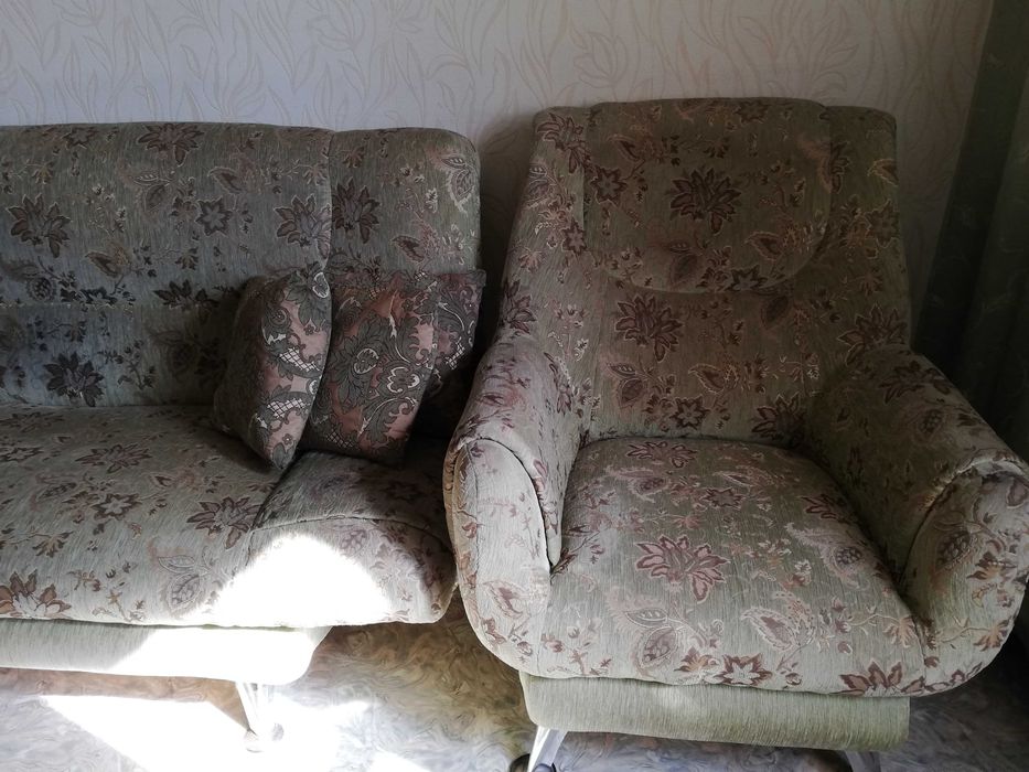 Недорого продам  б/у мягкий уголок