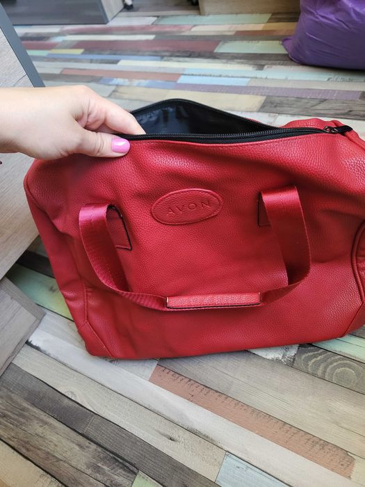 Продавам дамски чанти на цени от 8лв до 20лв