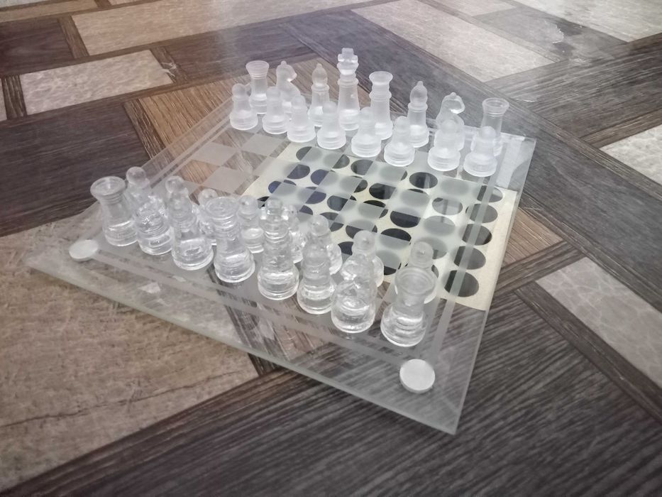 Продаются Стеклянные Шахматы