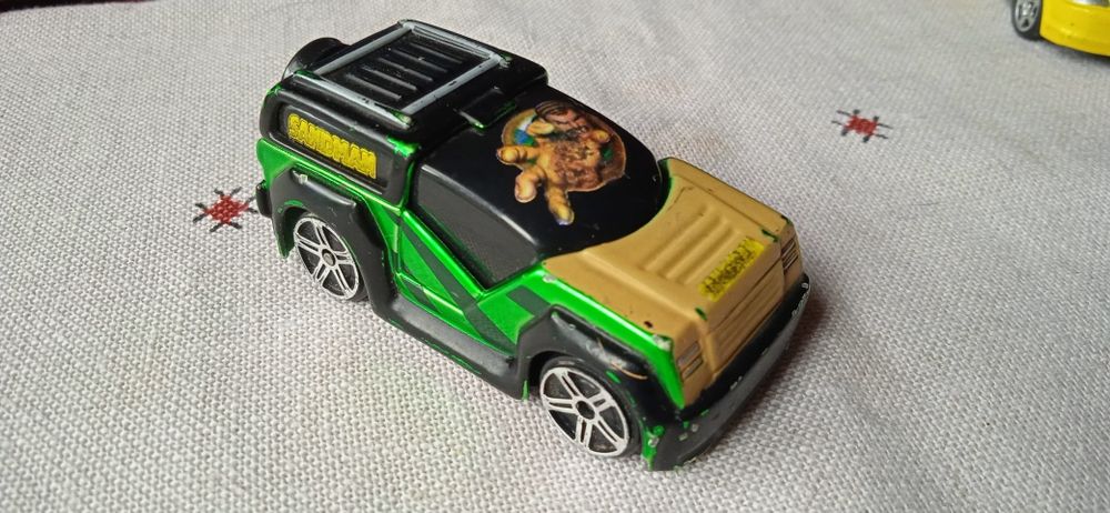 Металлические машинки.