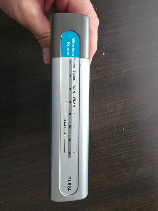 Безжичен рутер D - Link и Switch TP-link 8-портов