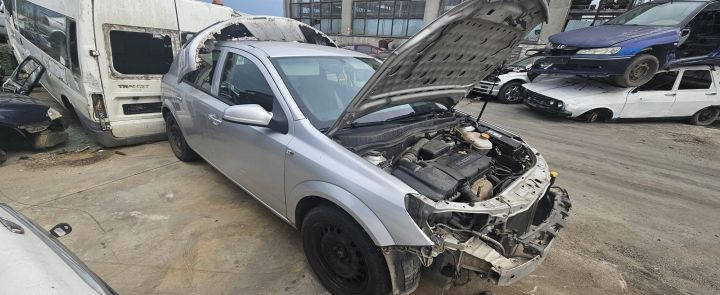 Bara spate Opel Astra H