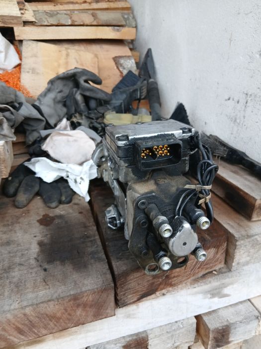 Vând pompă de injecție ford tranzit , motor 2402  cod  0470004004