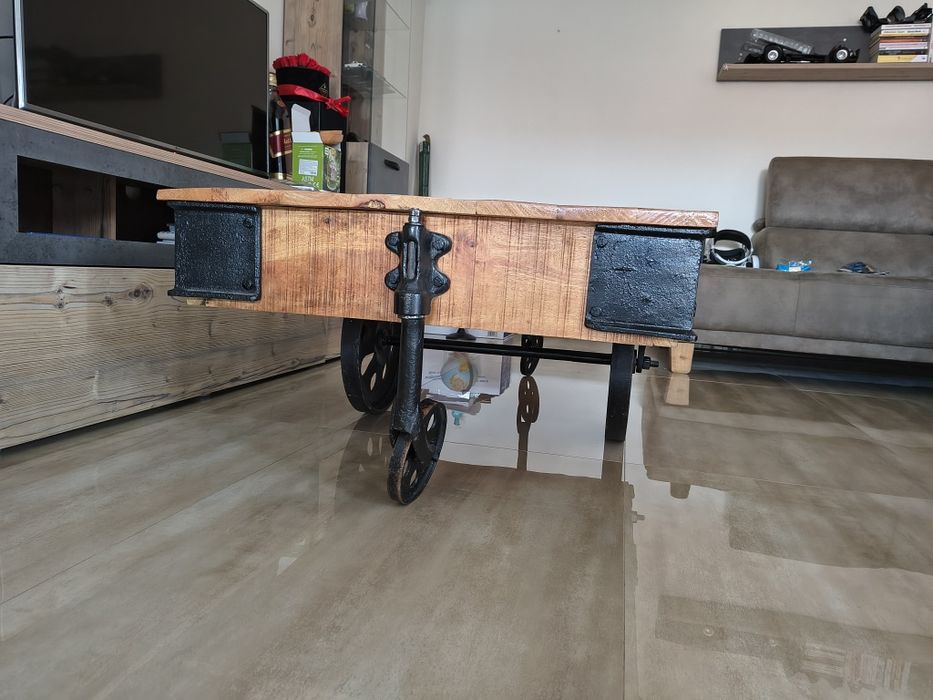 Masa de cafea pe roti