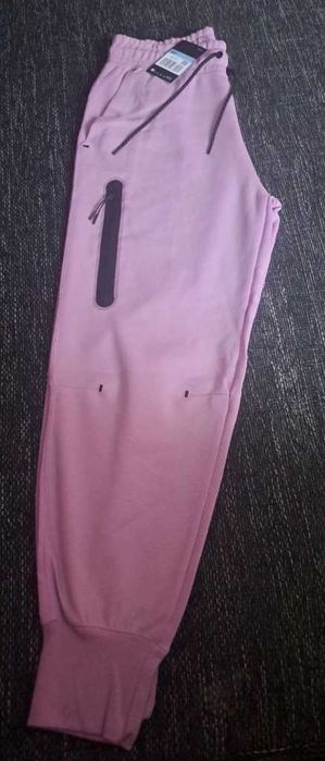 Оригинално дамско долнище "Nike Tech Fleece"