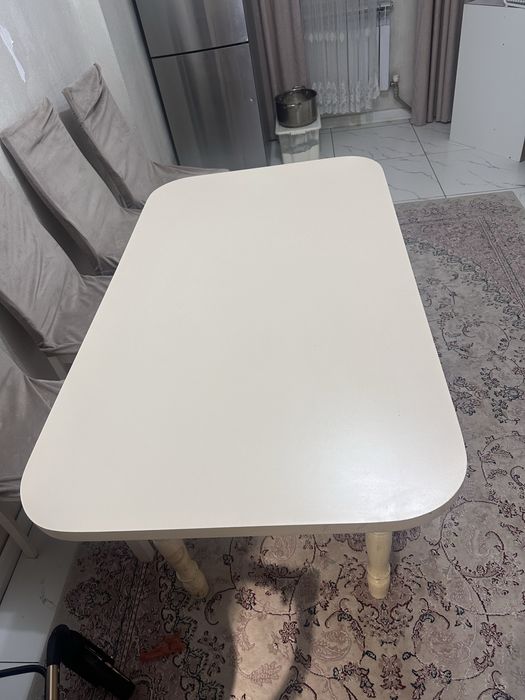 Кухонный стол без стульев