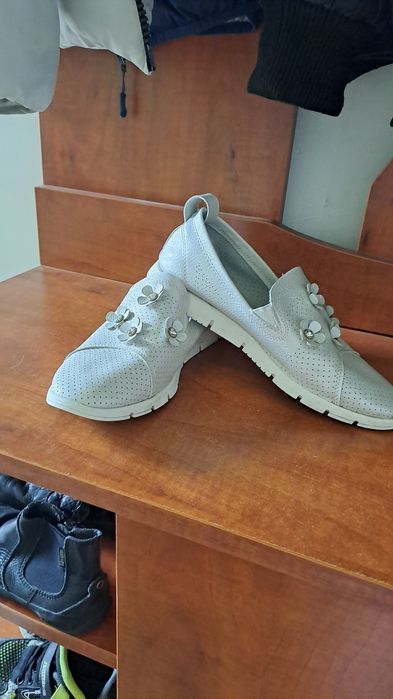 Обувки перлено бели 38