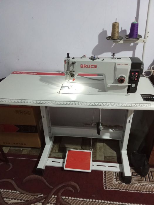 Bruce tikuv mashinasi Hali ishlatilmagan yangi  Uyda  turibdi. Qaychil