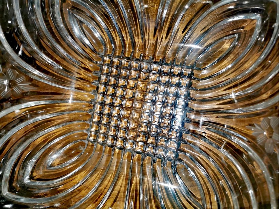 Кристална фруктиера тежка масивна с деликатни флорални гравюри красива