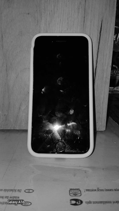 айфон 7.  32 гб 77 ёмкост